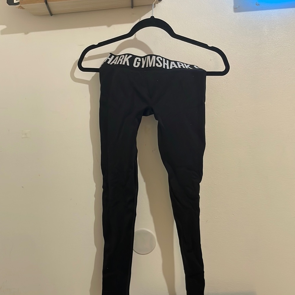 Gym shark leggings